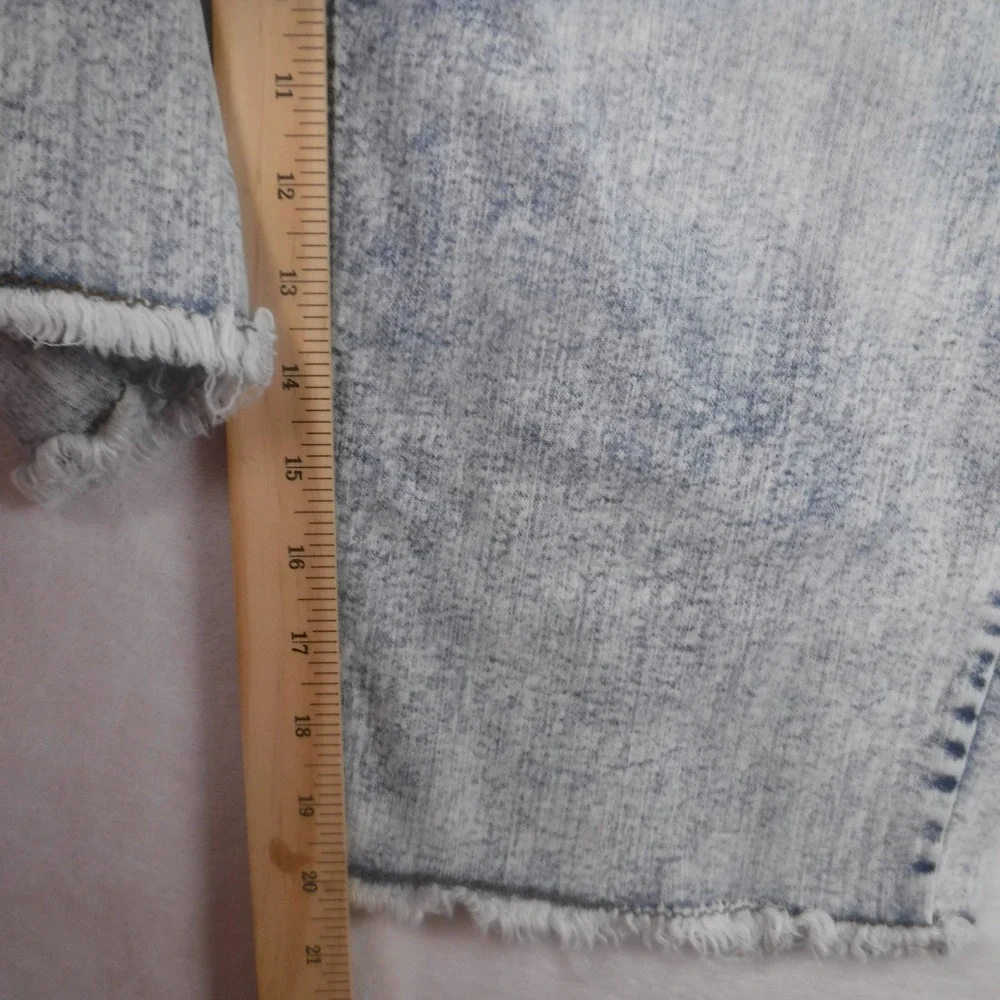 Cato Denim Womens 18W Hi-Rise Acid Wash‎ Raw Hem Capri Jeans Light Blue